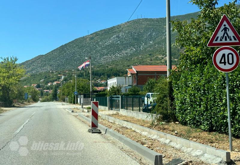 Mostar: Na manje od 3 kilometra, 44 puta prerezana cesta